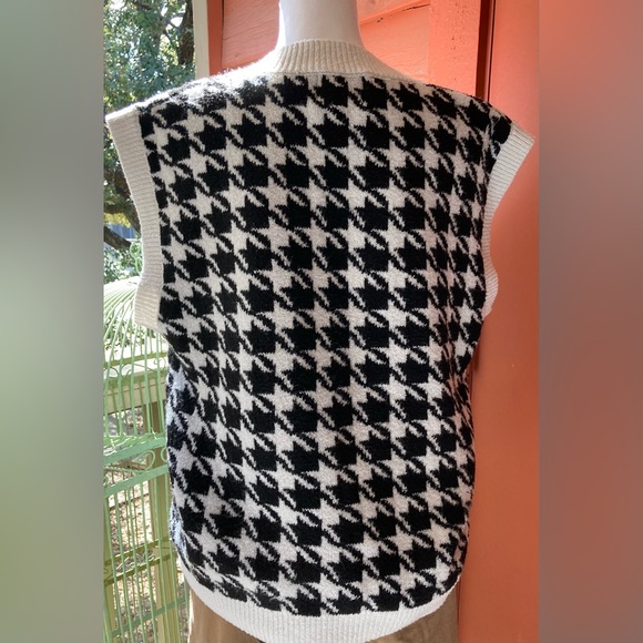 Pink Rose houndstooth knit sweater vest black and White  Pattern GUC unisex Sm - Picture 10 of 12